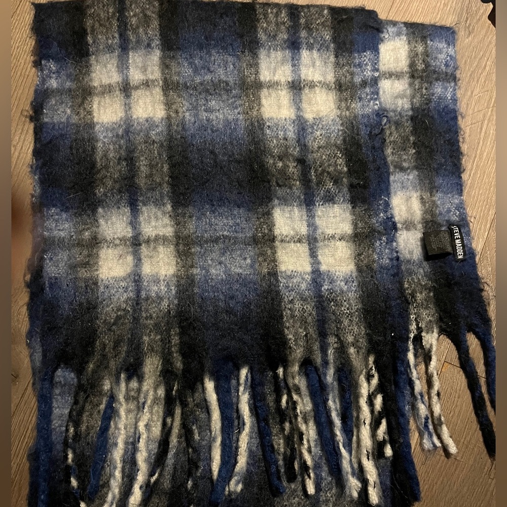 Steve Madden plaid grey and blue large scarf /wrap 86"by15" boho classic tassels